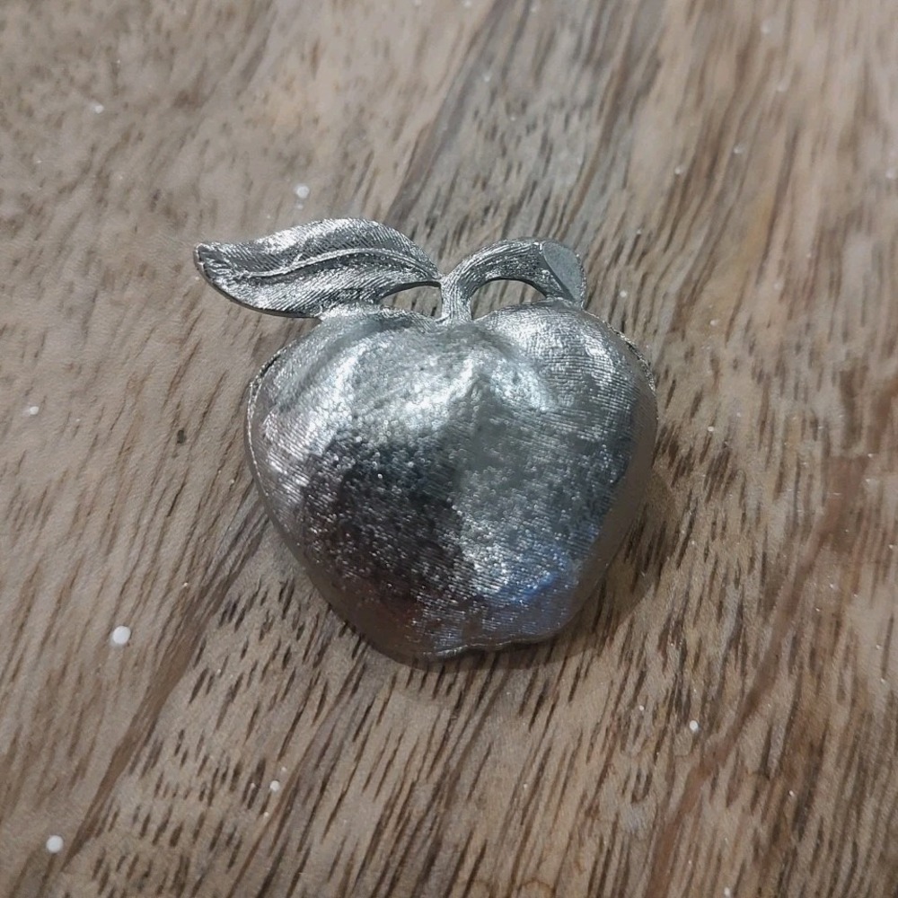 Vintage Silver Metal Toned Apple Brooch‎ Pin Gift Teacher Fruit Whimsy Core